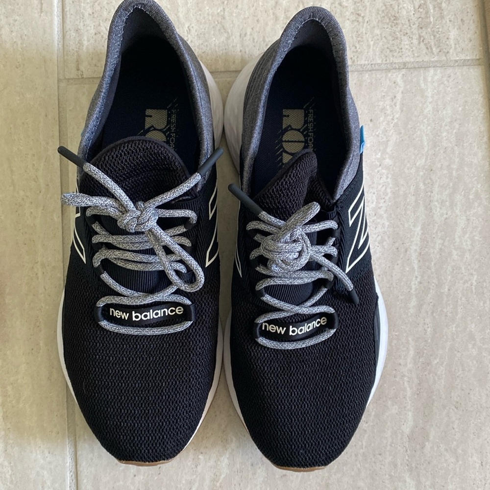 New Balance ROAV tennis shoes